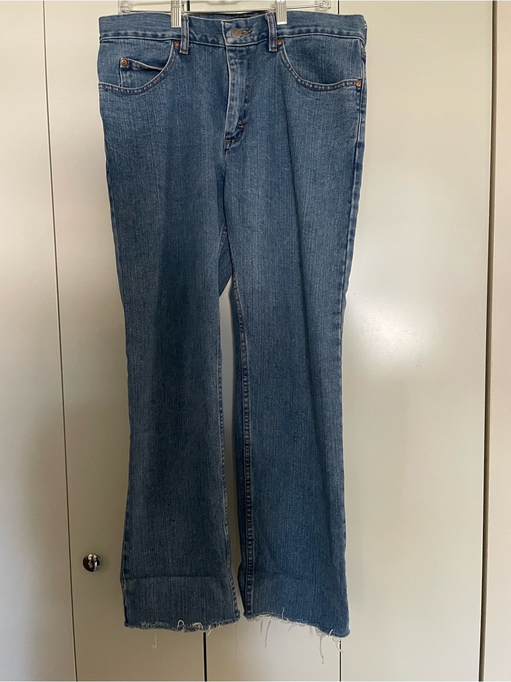 Lee Men's Straight-Leg Jeans in Medium Blue